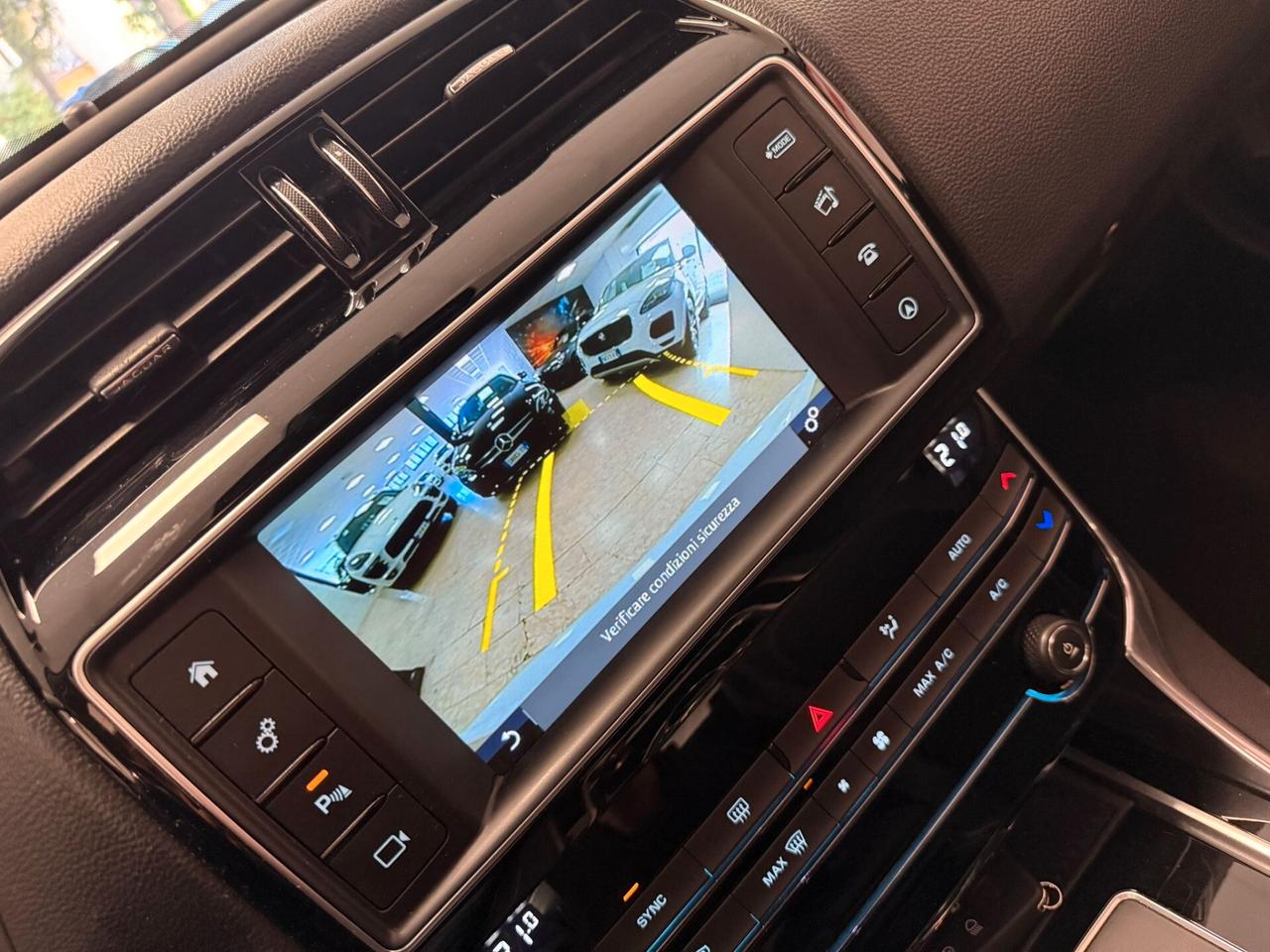 Jaguar XE 2.0 D Turbo 180CV Portfolio