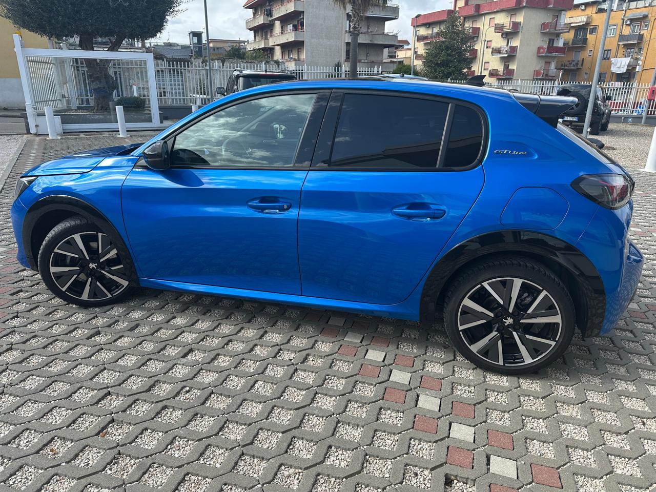 Peugeot 208 1.2 puretech GT Line s&s 100cv eat8