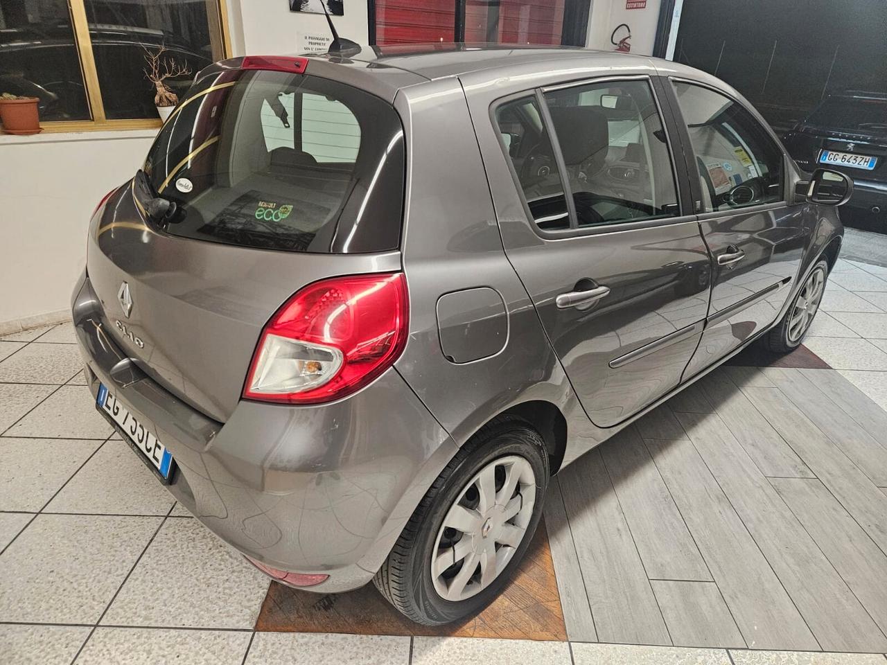 Renault Clio 5p 1.2 benz 2011 NEOPATENTATI