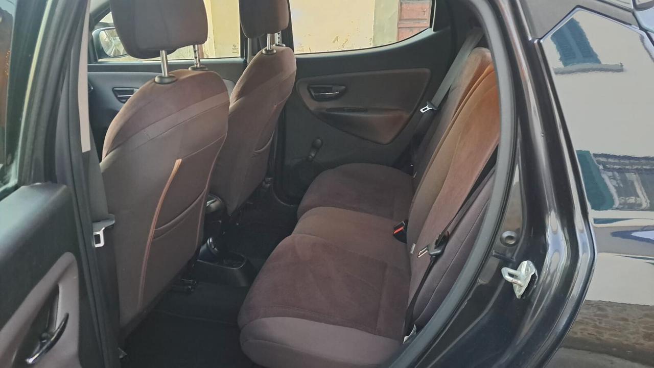 Lancia Ypsilon 1.2 69 CV 5 p S&S Platinum