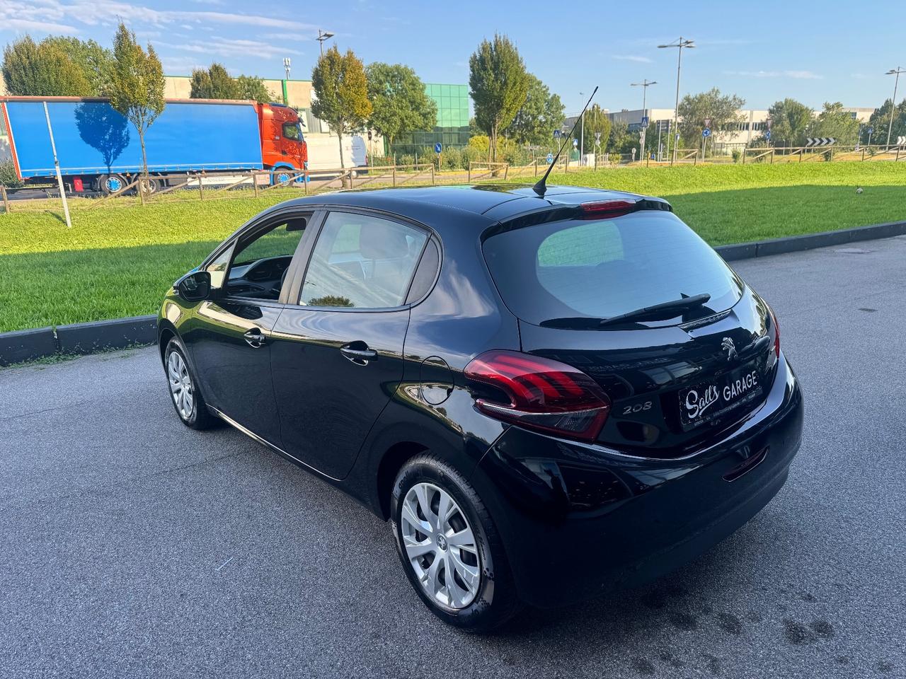 Peugeot 208 1.2 benzina Neopatentati