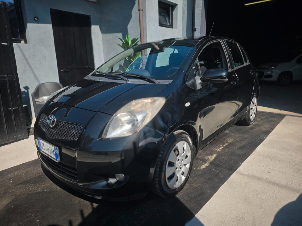 Toyota Yaris 1.0 5 porte Now