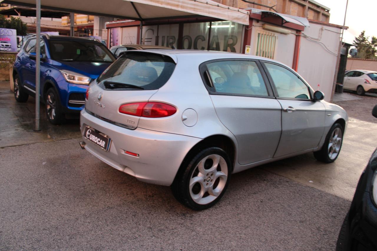 Alfa Romeo 147 1.9 JTD (115 CV) cat 5p. Distinctive