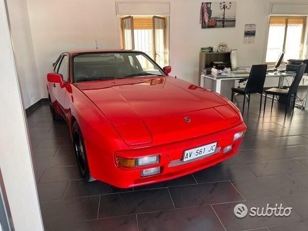 Porsche 944