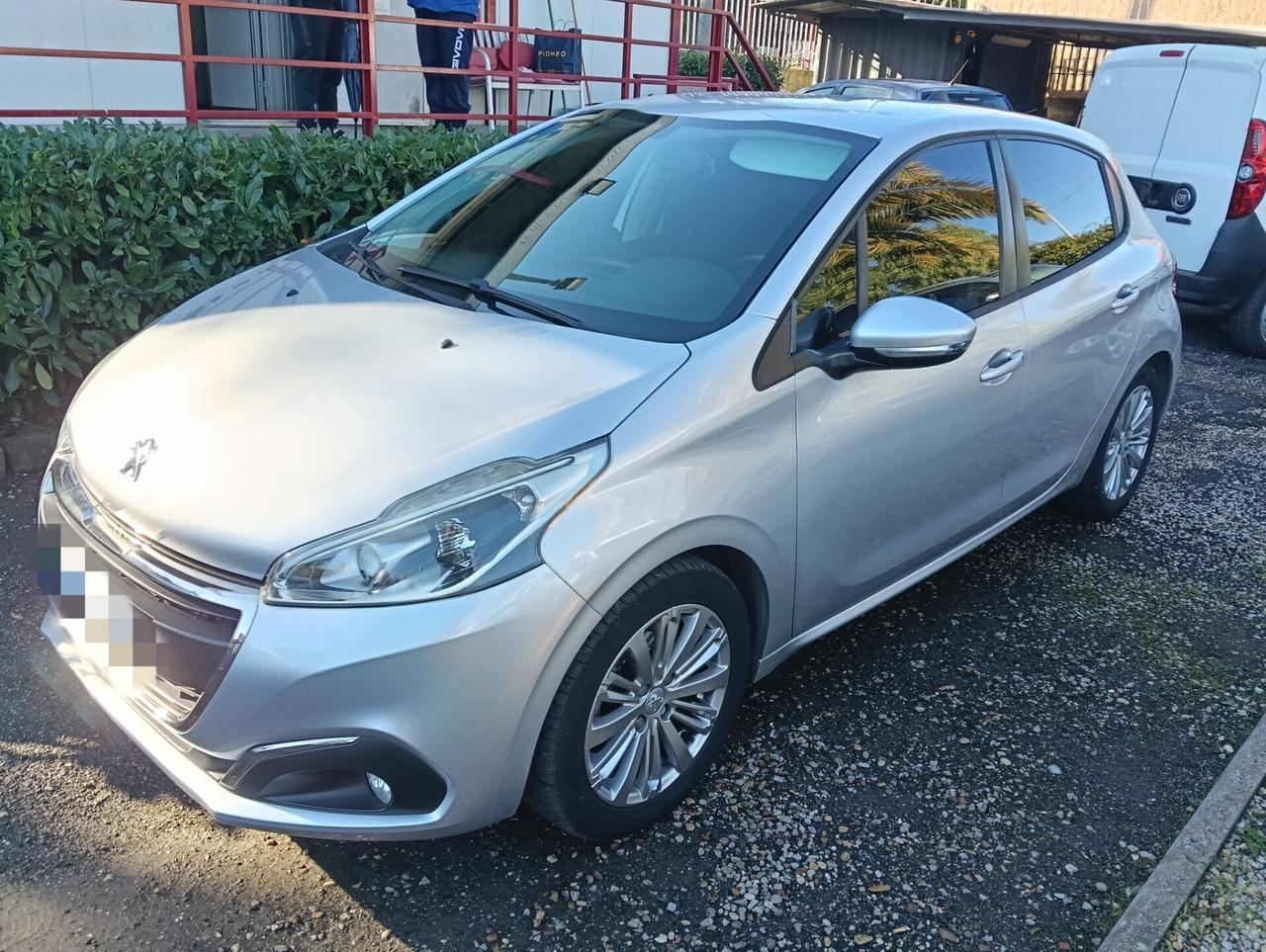 Peugeot 208 PureTech 82 5 porte Allure