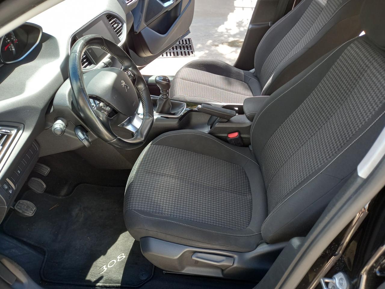 Peugeot 308 hdi 100 98000 km 12/2019