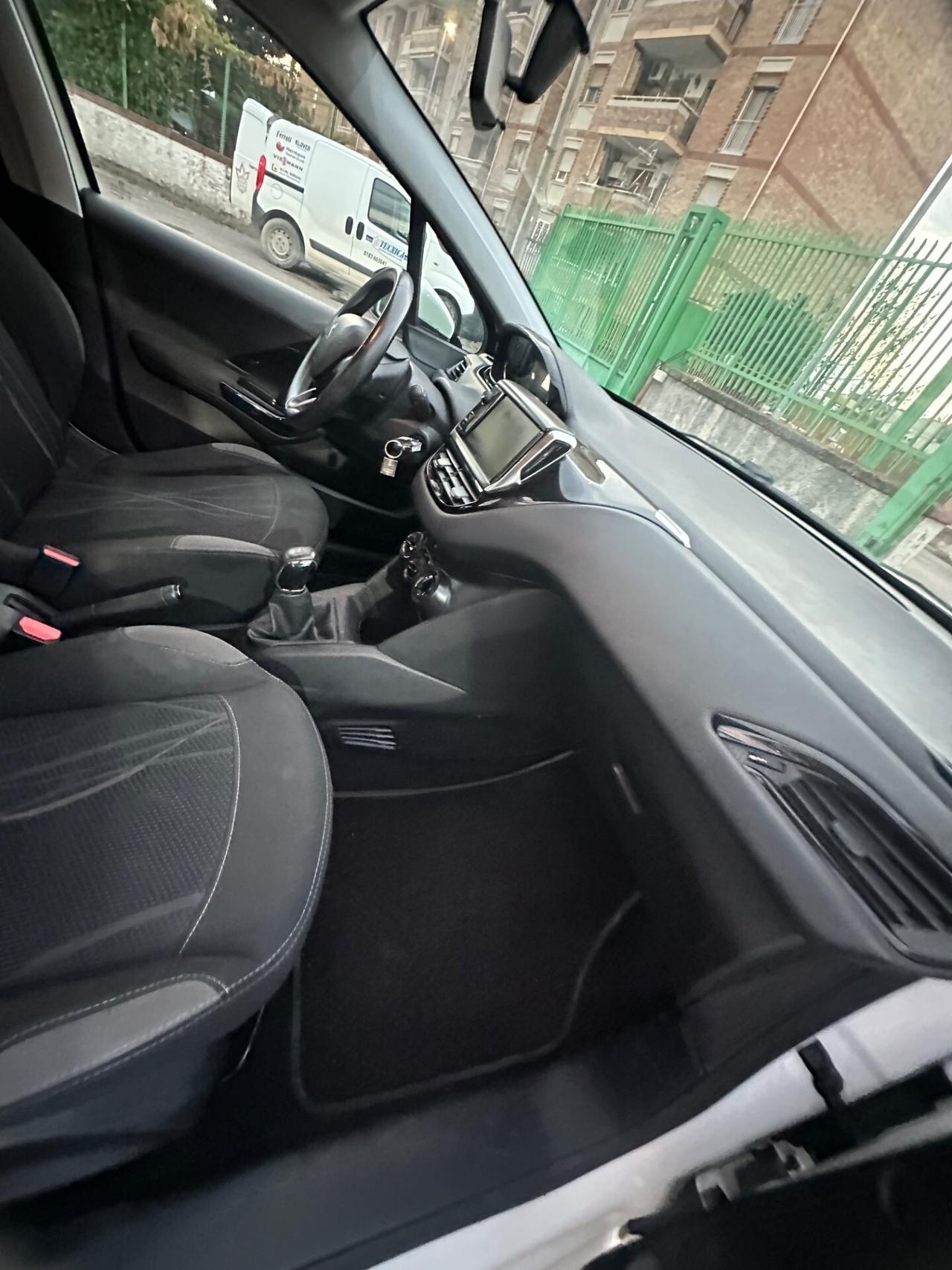 Peugeot 208 PureTech 82 5 porte Allure
