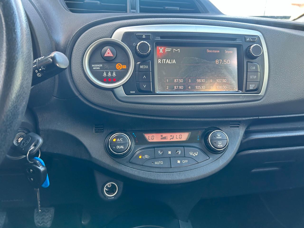 Toyota Yaris 1.0 2015 5 porte FULL OPTIONAL LEGGI