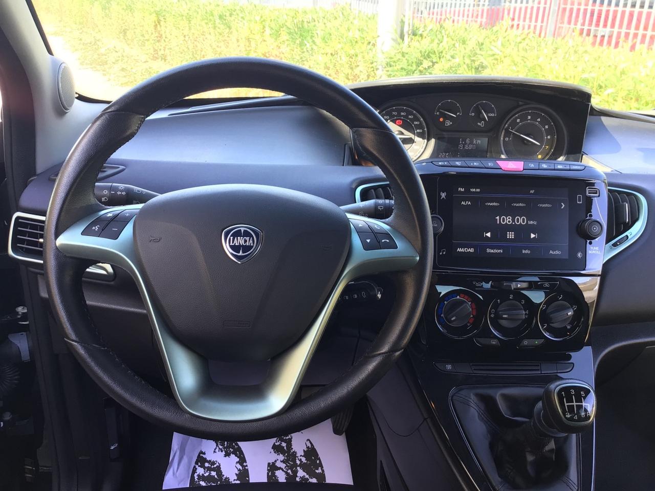 Lancia Ypsilon 1.0 FireFly 70cv Hybrid Platino