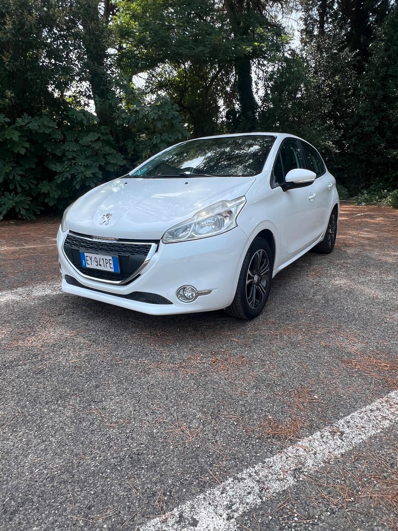 Peugeot 208 1.4 HDi 68 CV 5 porte Allure