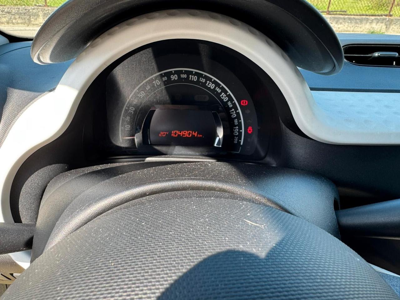 Renault Twingo Piccola, Gialla e Pronta a Tutto