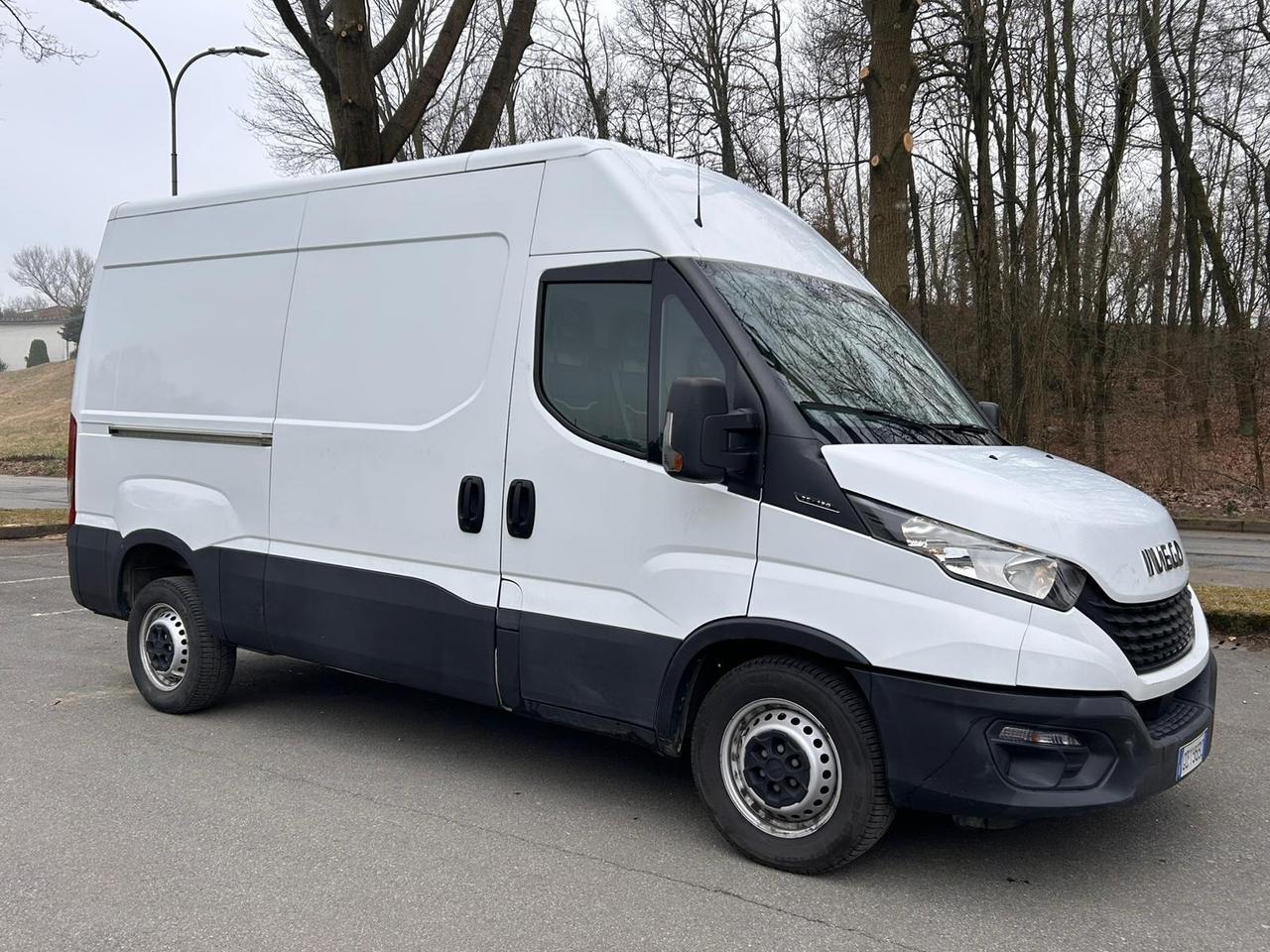 Iveco Daily 35S12 2.3 HPT – 2020 – 80.000 km – Euro 6 – Passo Medio Tetto Alto – Ottime Condizioni