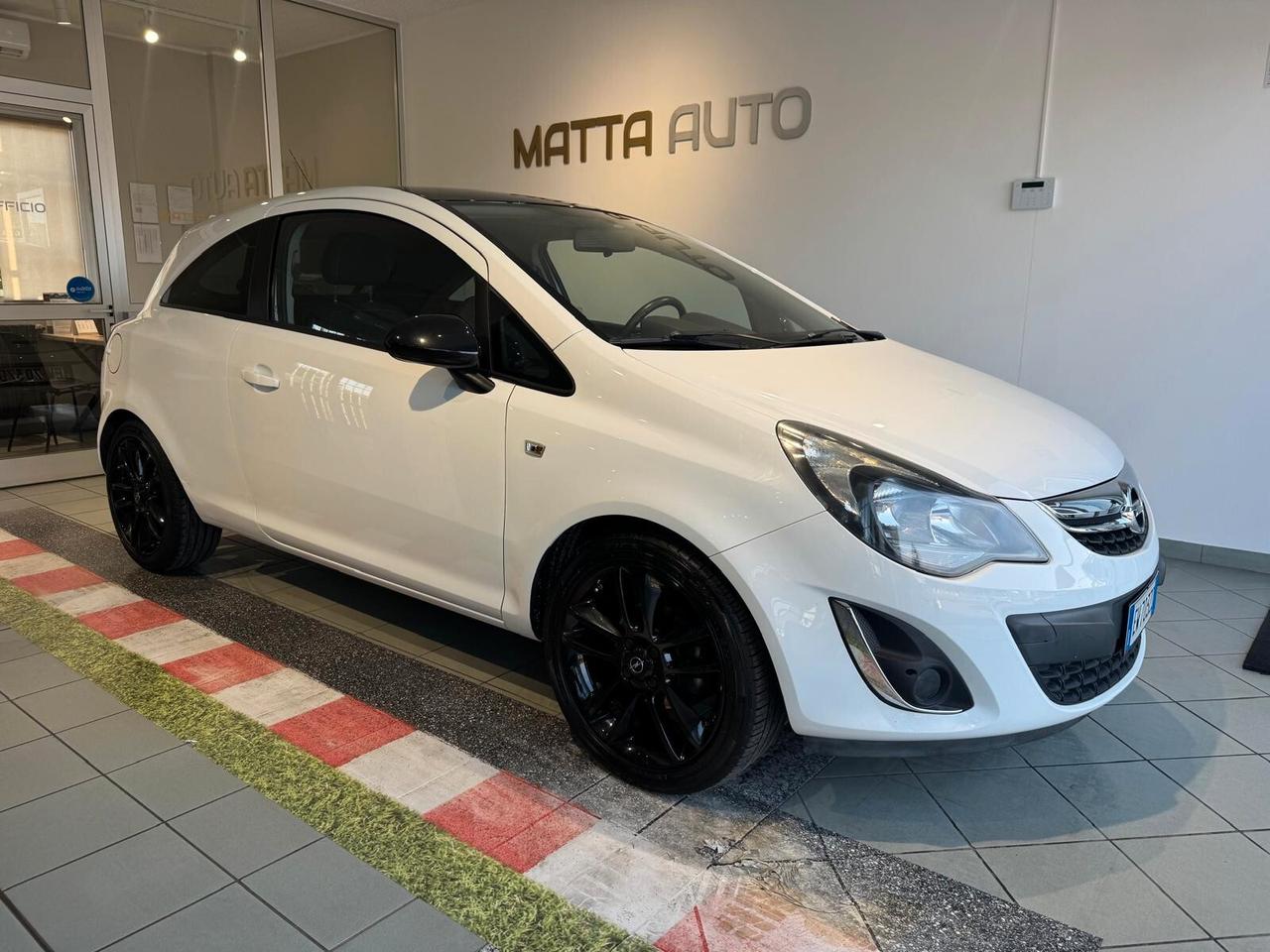 Opel Corsa 1.2 3 porte b-color