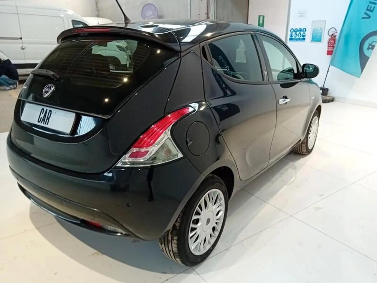 Lancia Ypsilon 1.2 69 CV 5 porte S&S Gold