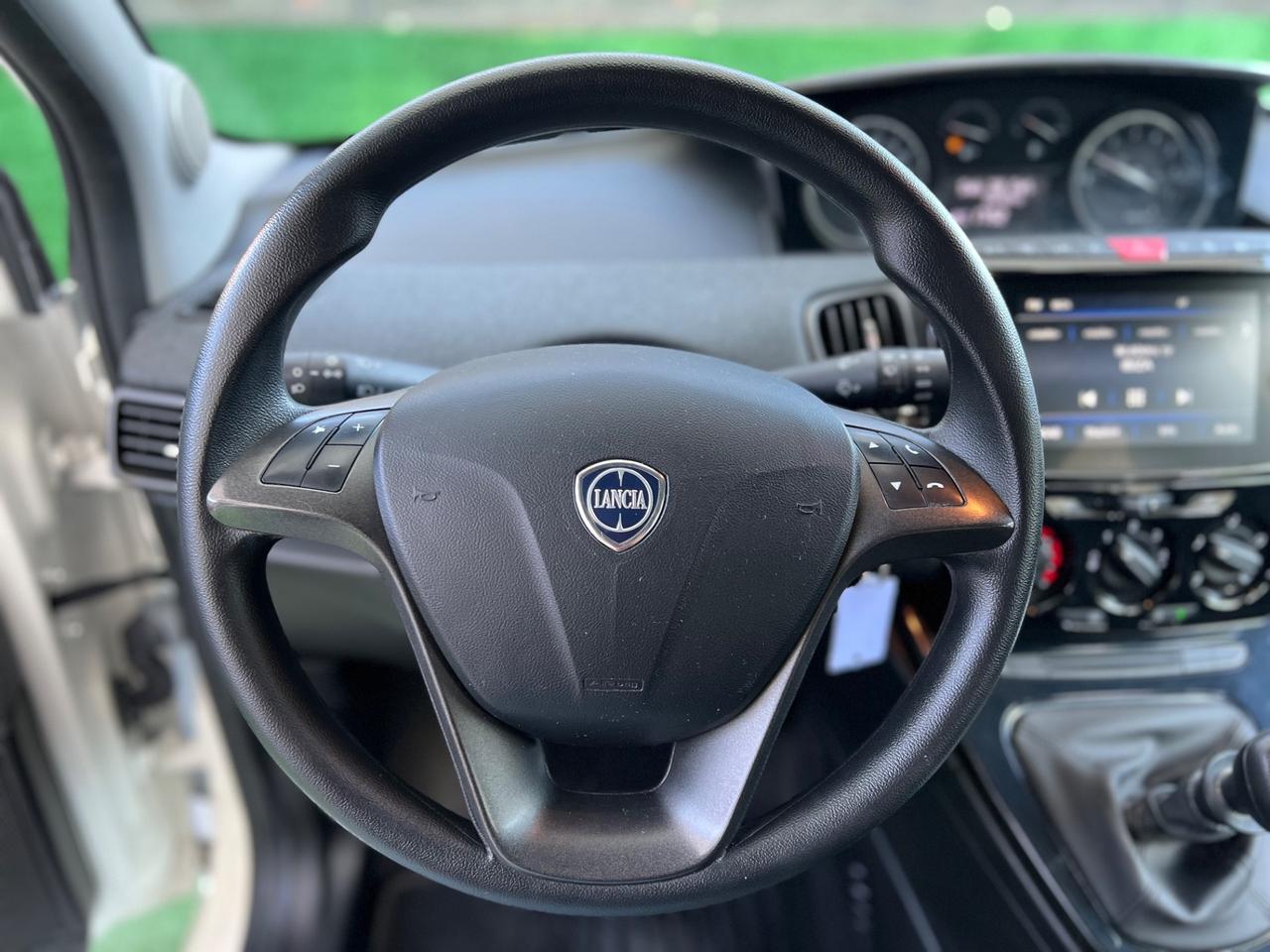 Lancia Ypsilon 1.0 FireFly 5 porte S&S Hybrid Silver