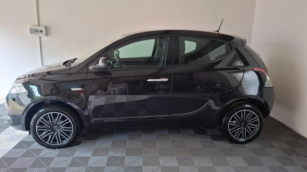 Lancia Ypsilon 1.0 FireFly 5 porte S&S Hybrid ORO