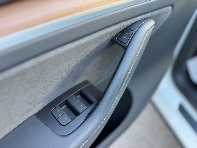 TESLA Model Y PERFORMANCE DUAL MOTOR AWD *UNIPROP*