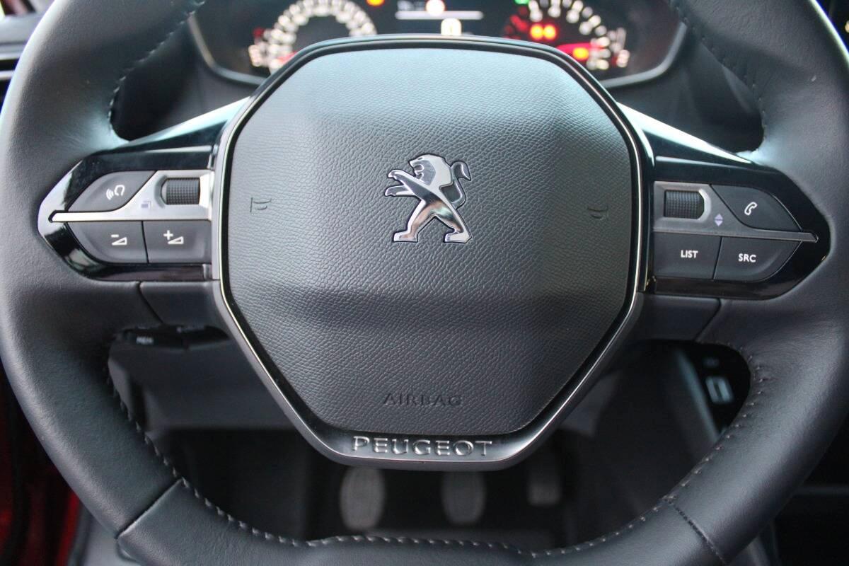 Peugeot 2008 1.2 puretech Active s&s 100cv con CarPlay