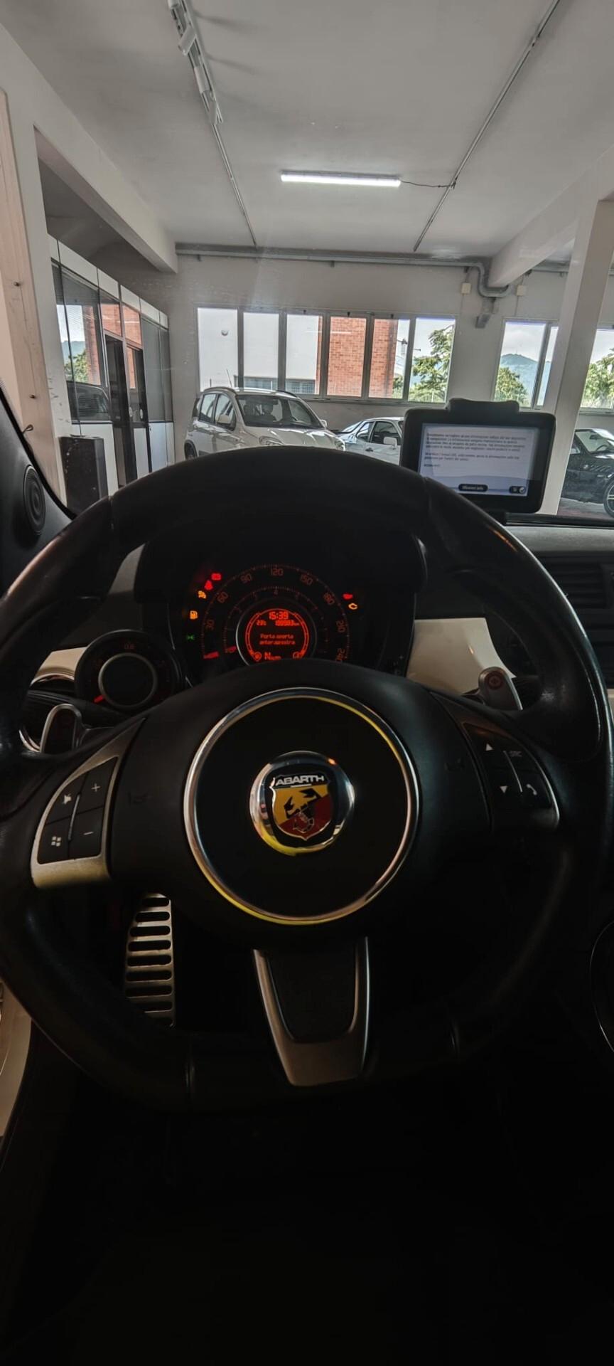 ABARTH 500 C 1.4 Turbo T-Jet MTA BICOLORE
