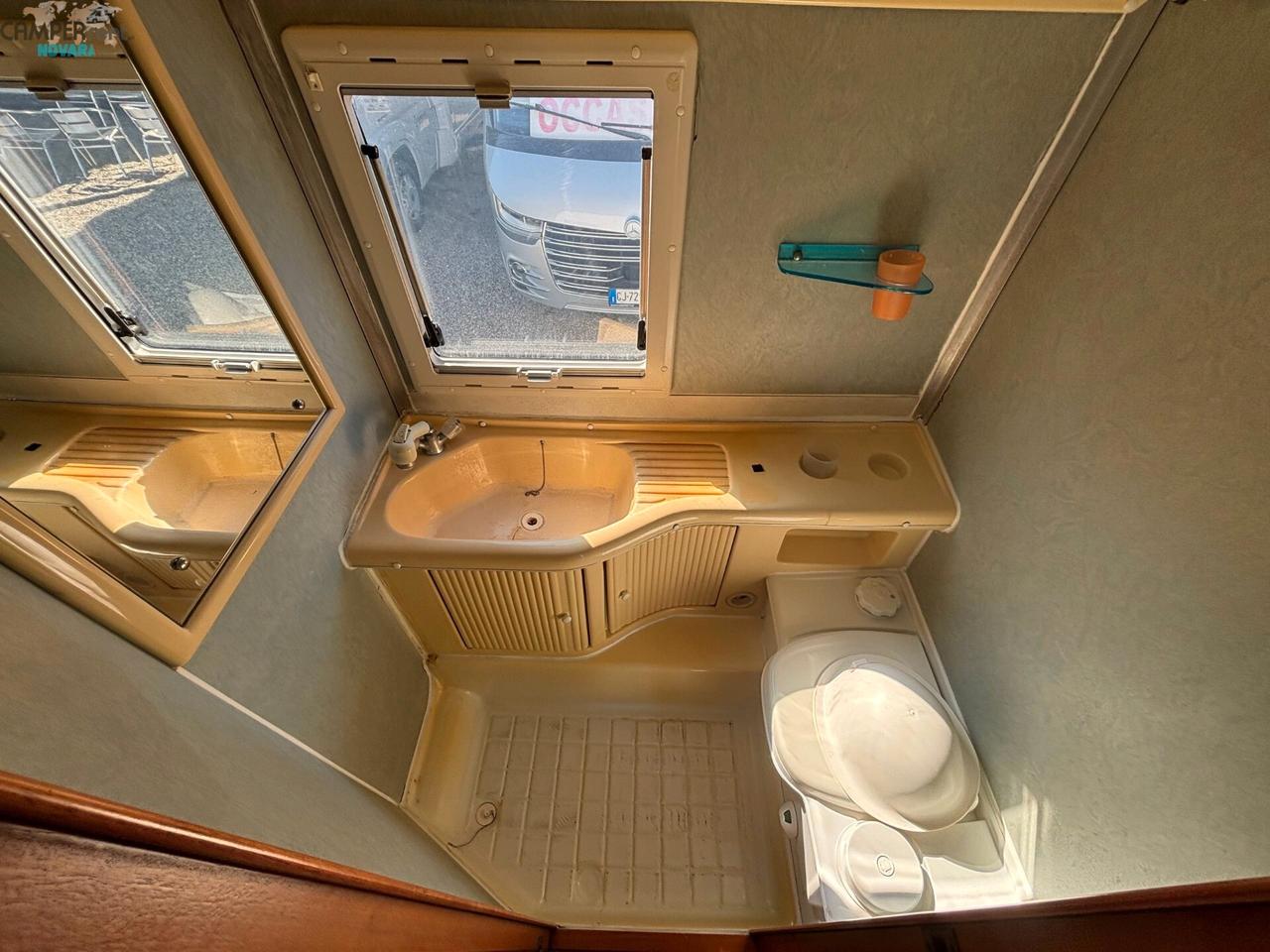ELNAGH SLEEK 540 - Semintegrale con Dinette a ferro di cavallo in coda