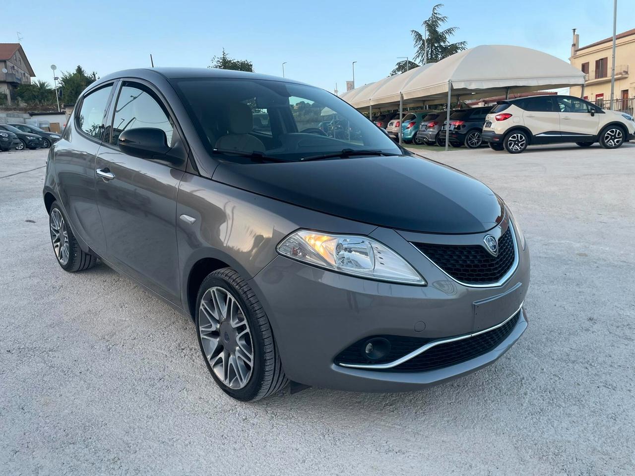 Lancia Ypsilon 1.2 69 CV PLATINUM