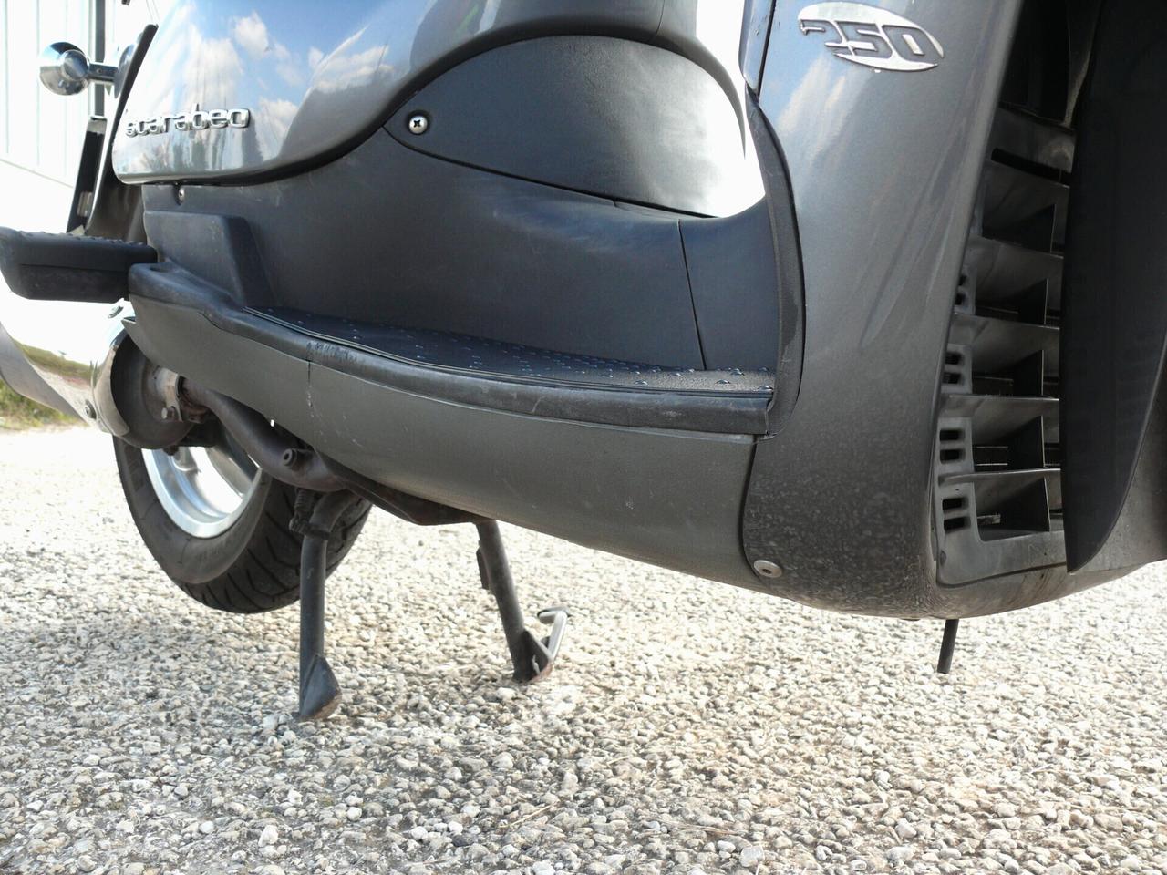 Aprilia Scarabeo 250 BICOLORE (M1222)