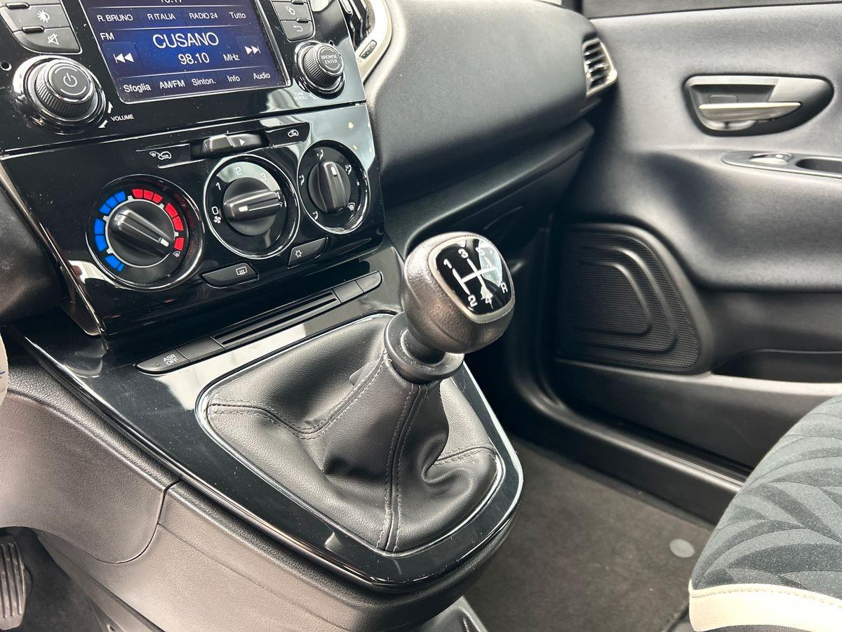 LANCIA Ypsilon III 2015 - ypsilon 1.2 Gold 69cv my16