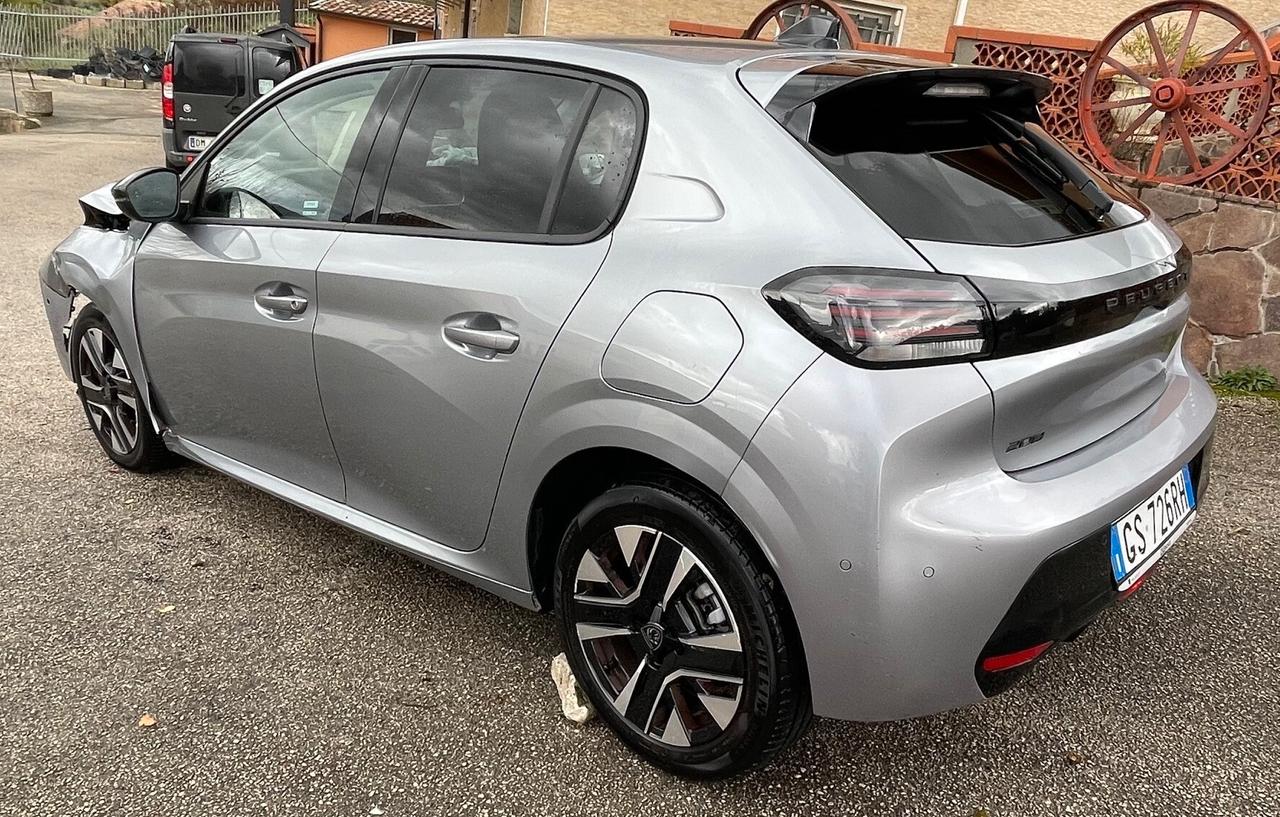 Peugeot 208 PureTechAllure (incidentata)