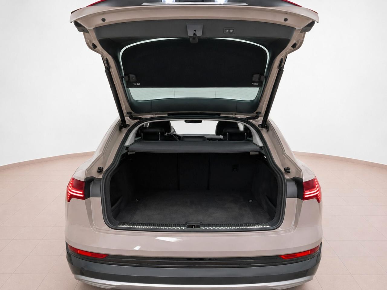 ---IN ARRIVO--- Audi e-tron 55 quattro Business Fast
