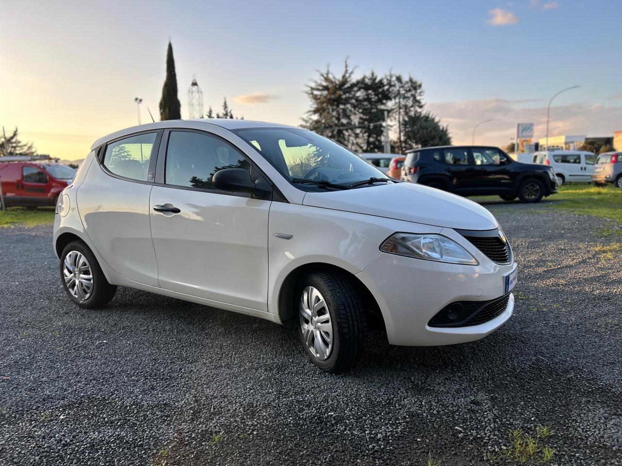 Lancia Ypsilon 1.0 Hybrid*NEOPATENTATI*UNIPRO*