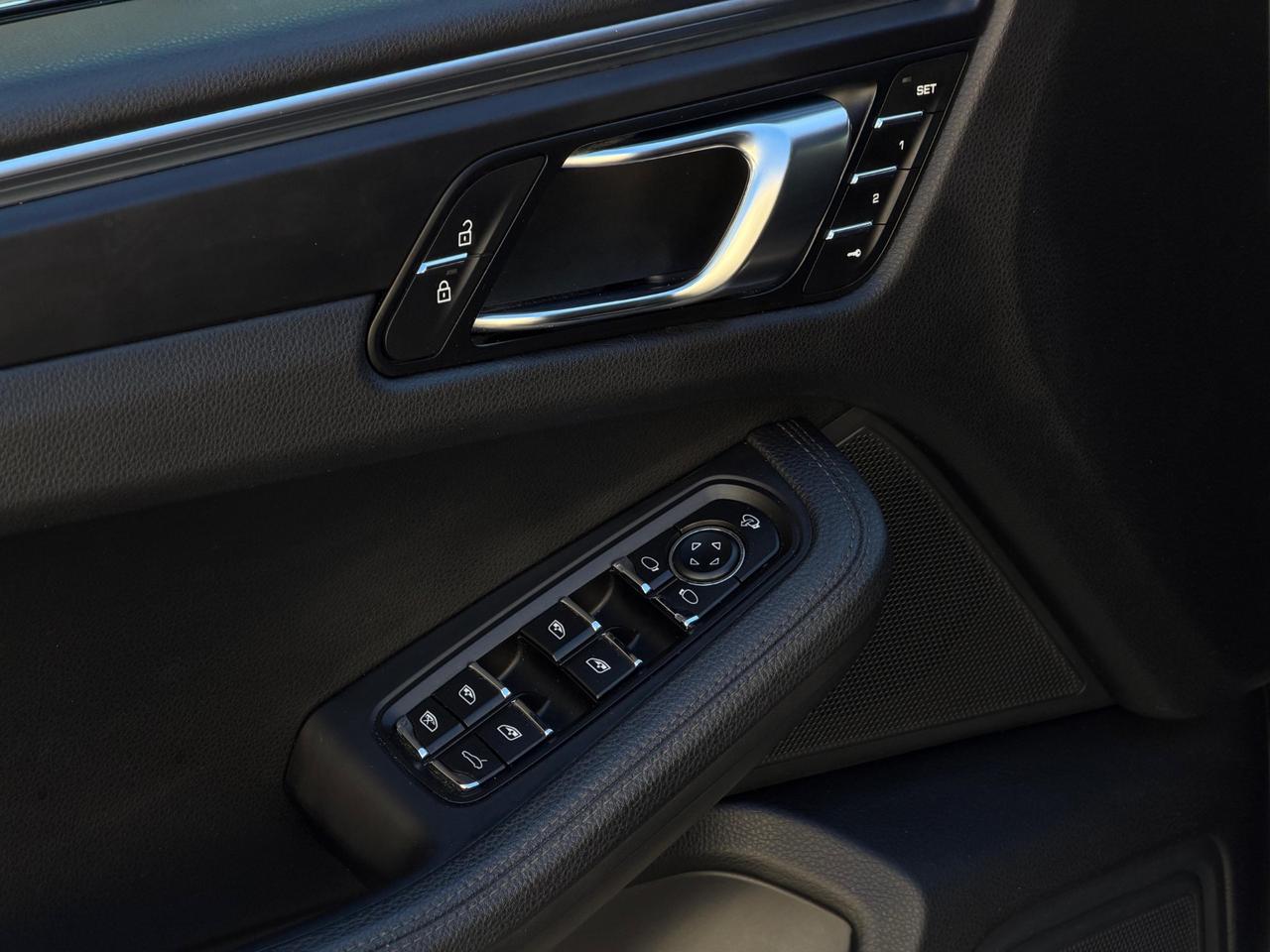 Porsche Macan 2.0 TURBO 245 CV PDK TETTO PASM