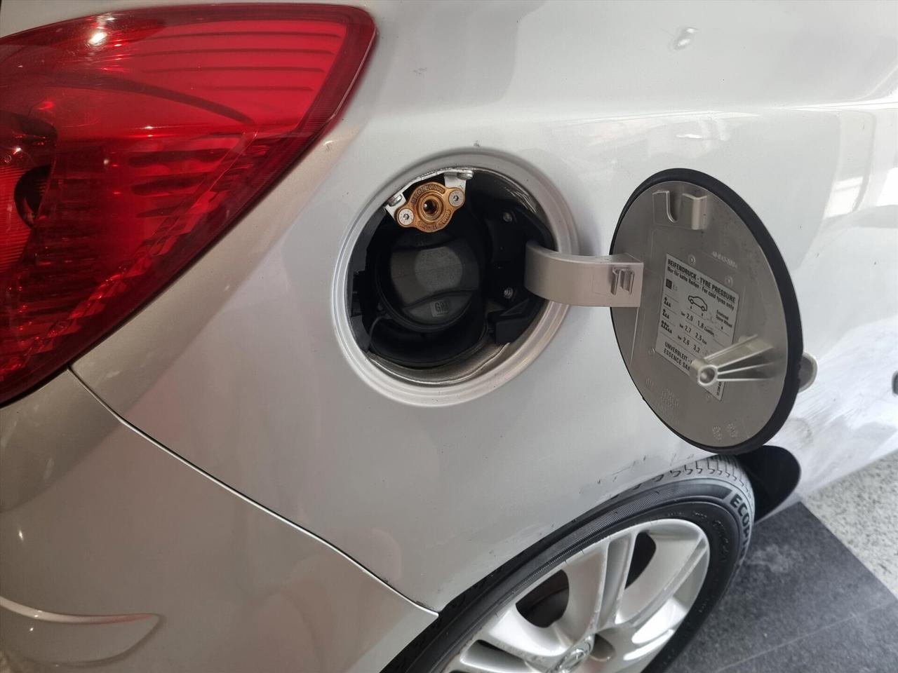 Opel Corsa 1.2 5 porte Cosmo CAMBIO AUTOMATICO GPL