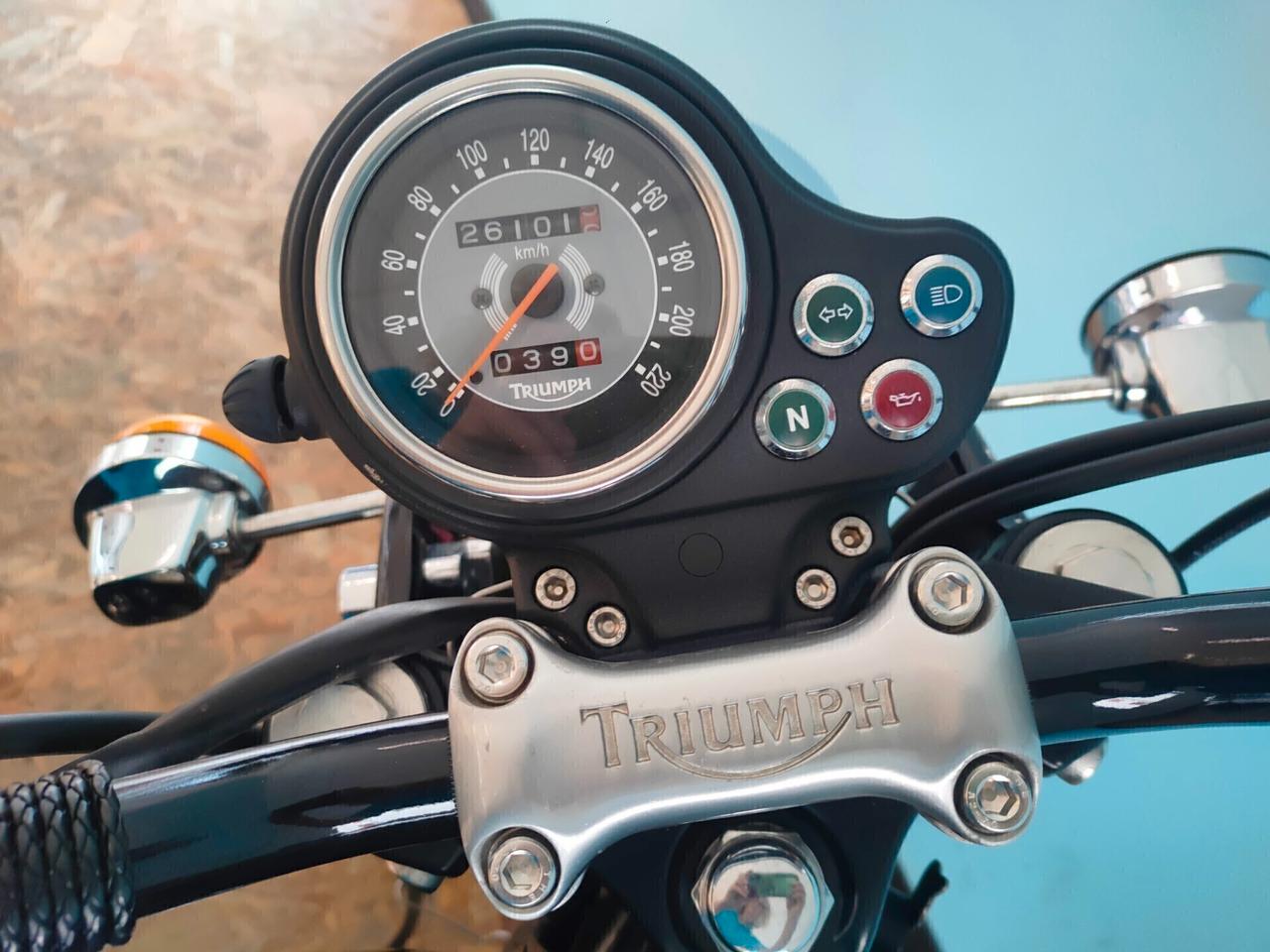 Triumph Bonneville 800: l'intramontabile scrambler