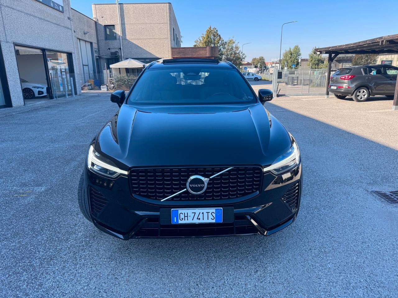 Volvo XC60 2.0 b4 R-design Ultimate Dark awd auto TETTO - AUTOCARRO - IVA ESPOSTA