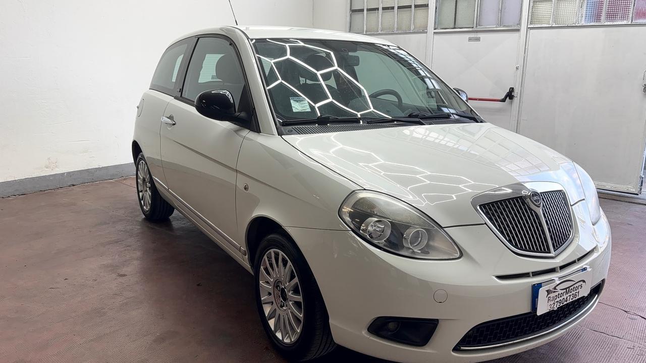 Lancia Ypsilon 1.2 69 CV Unyca