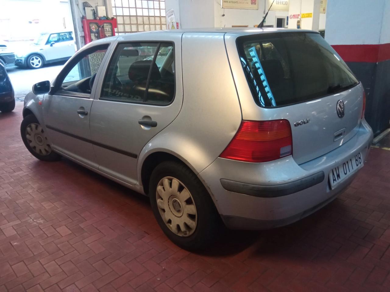 Volkswagen Golf 1.4 16V cat 5 porte