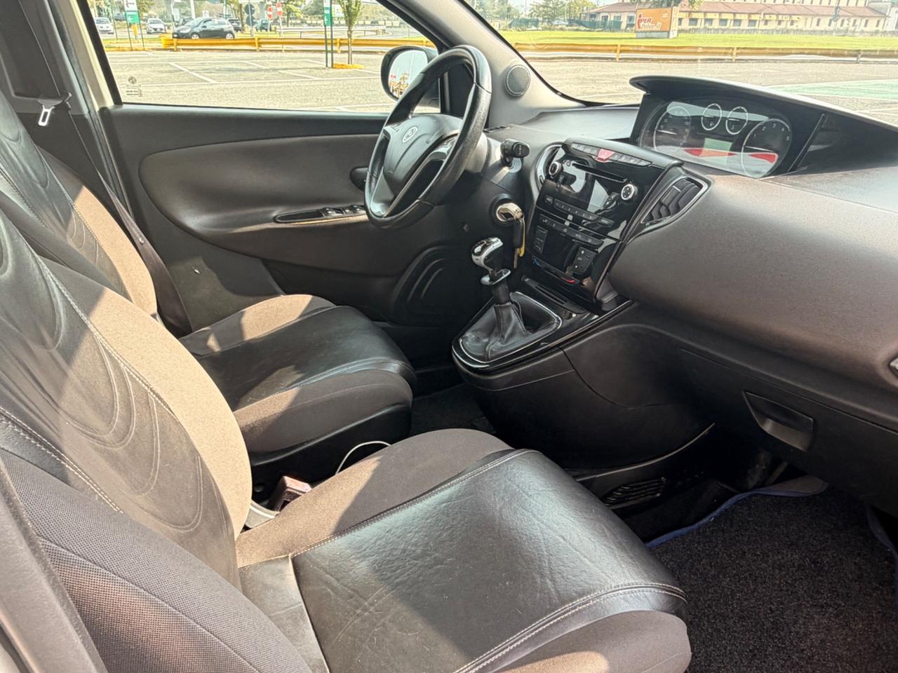Lancia Ypsilon 1.2 69 CV 5 porte S&S Platinum