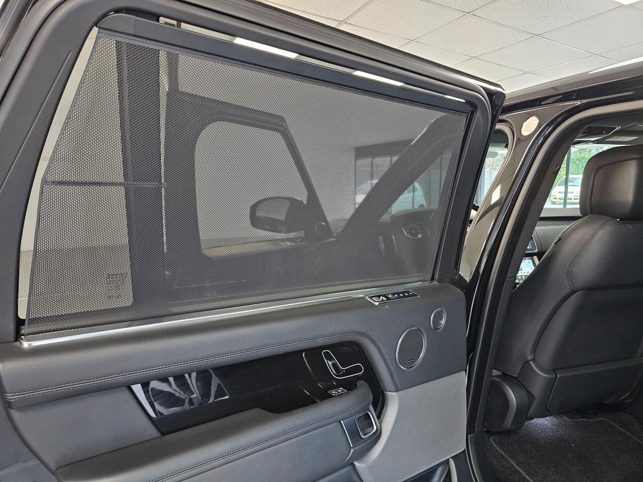 Land Rover Range VOGUE P400E LWB 2.0