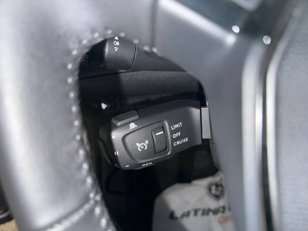 Peugeot 208 1.2 puretech Allure 100cv Con Telecamera a 360°