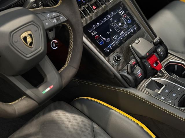 LAMBORGHINI Urus 4.0 Performante