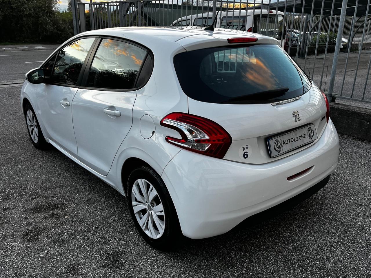 Peugeot 208 1.4 HDi 68 CV 5 porte Allure