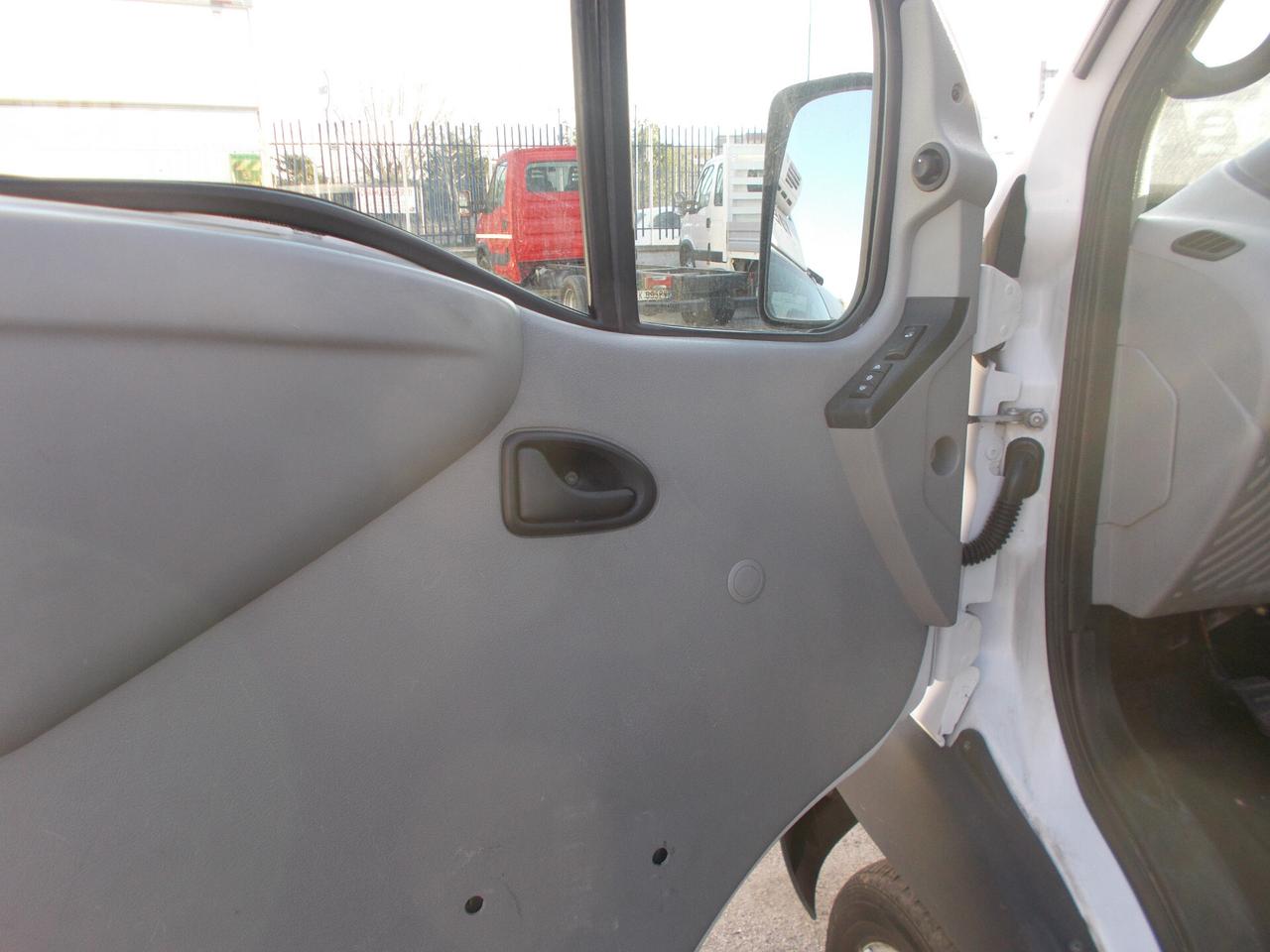 iveco renault anno 2004 con pianale