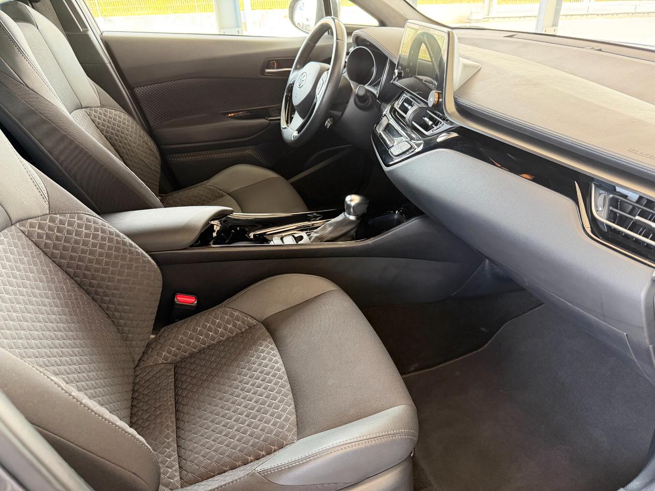 Toyota C-HR 1.8 Hybrid E-CVT