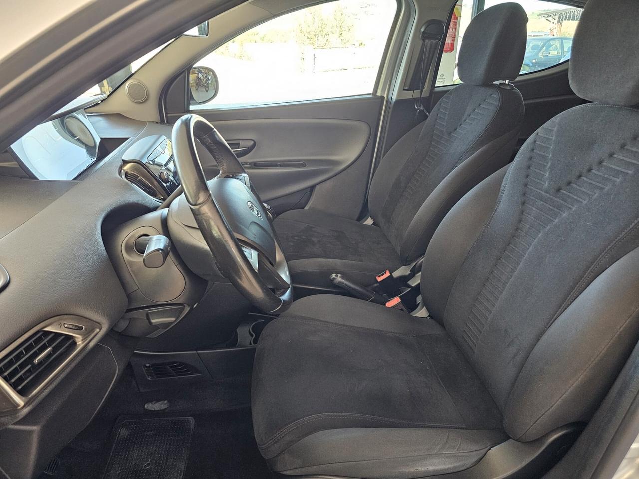 Lancia Ypsilon 0.9 TwinAir 85 CV 5 porte Metano Ecochic Gold