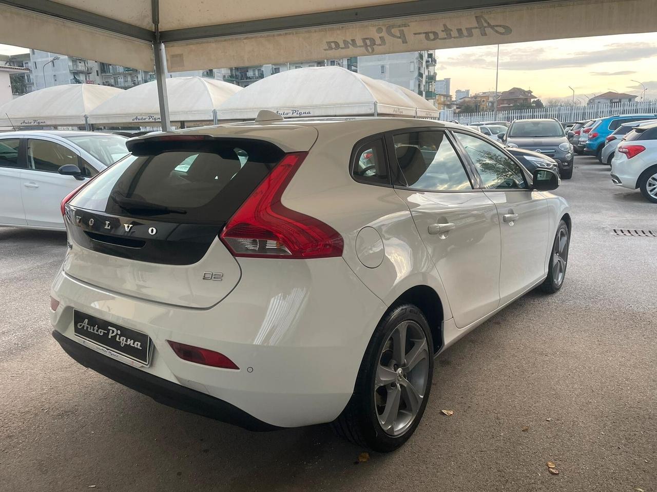 Volvo V40 D2 R-design Momentum