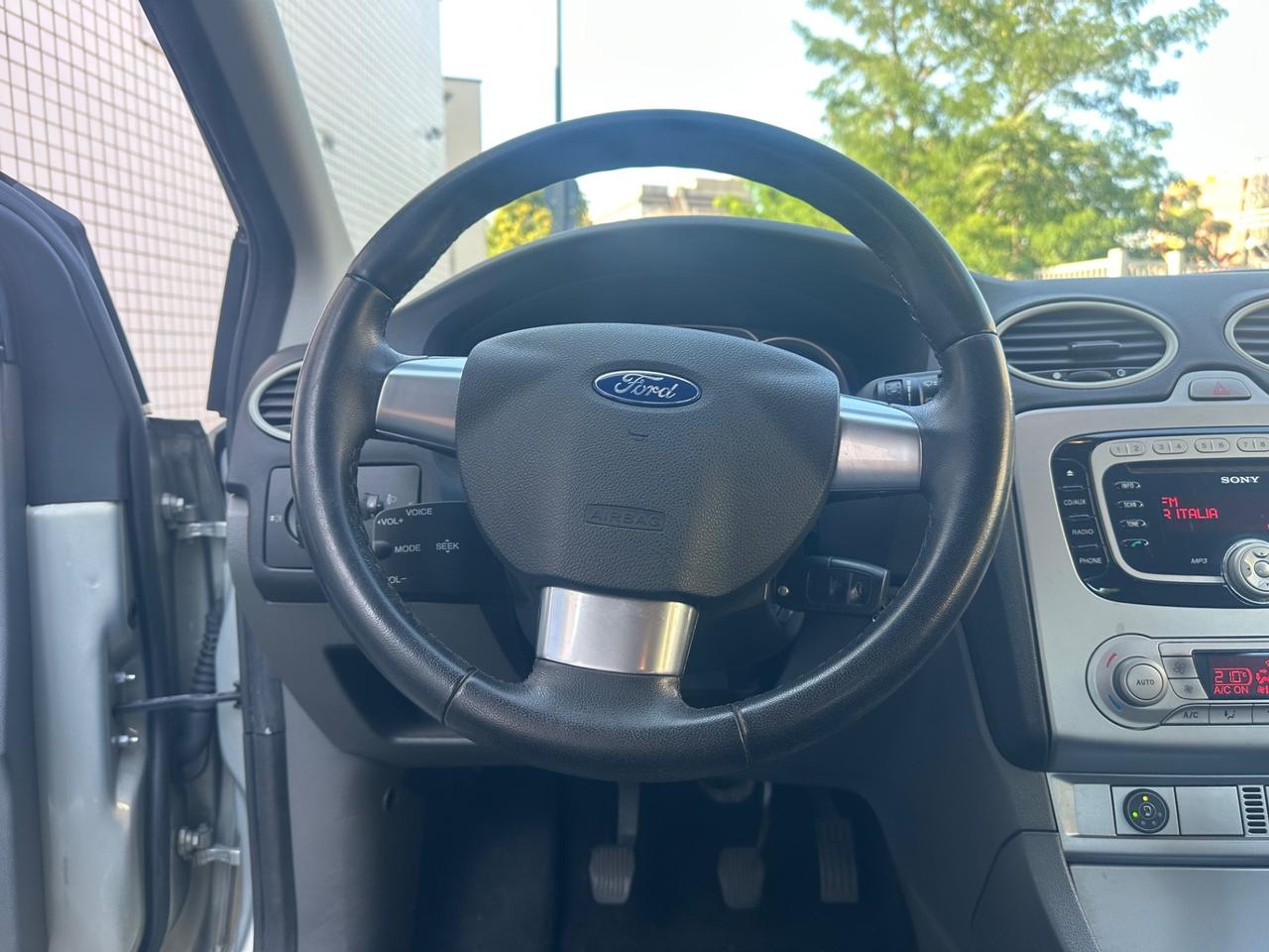 Ford Focus 1.6 (115CV) 5p. Bz.- GPL Ikon