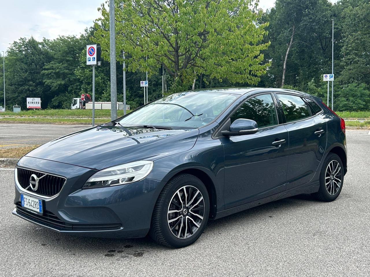 Volvo V40 D2 Geartronic R-Design | Navi LED PDC Cruise Uniproprietario