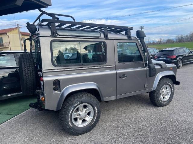 Land Rover Defender Defender 90 2.4 td 6 posti