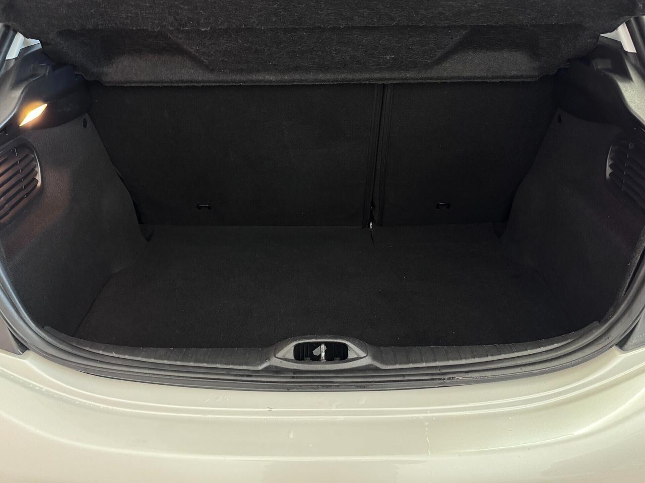 Peugeot 208 BENZINA - SIGNATURE -