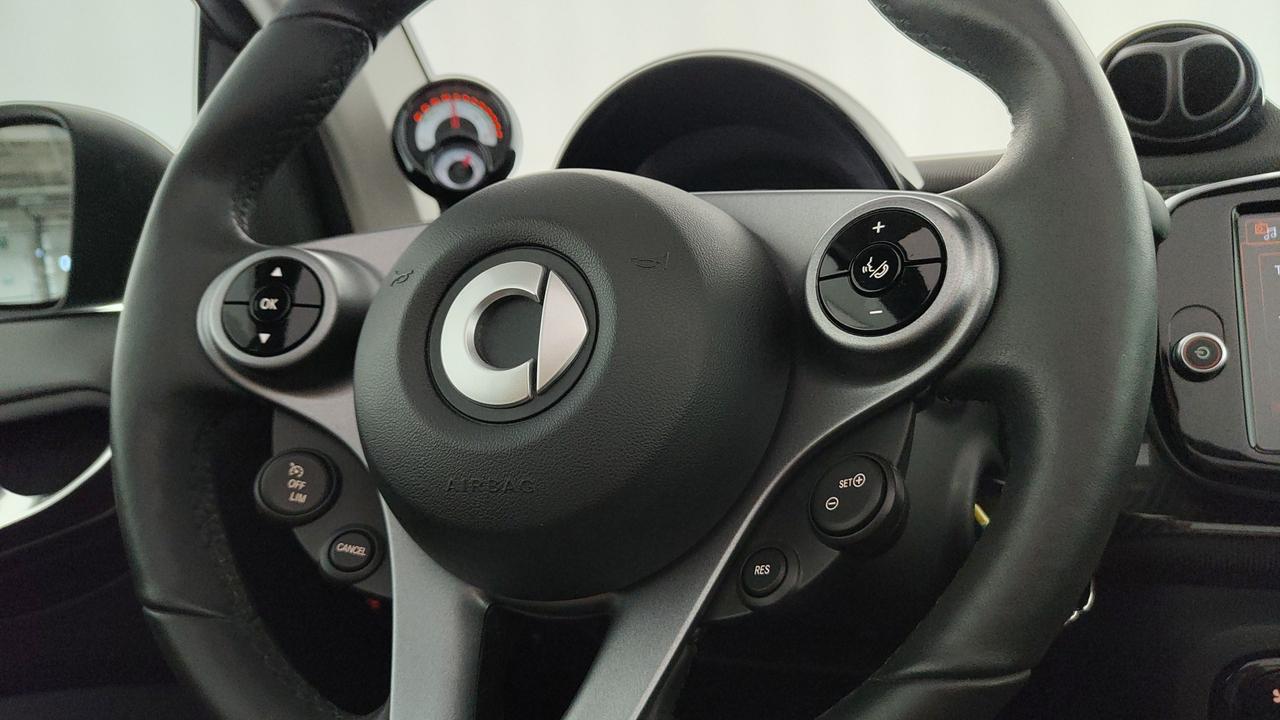 SMART Fortwo Cabrio eq suitered 4,6kW